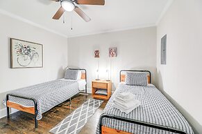 New Bern Retreat w/ Fire Pit ~ 1 Mi to Dtwn!