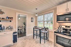 New Bern Retreat w/ Fire Pit ~ 1 Mi to Dtwn!