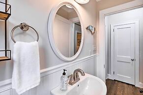 New Bern Retreat w/ Fire Pit ~ 1 Mi to Dtwn!