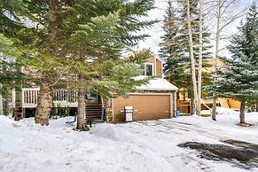 Spacious Frisco Retreat w/ Private Hot Tub!