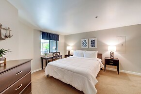 Beautiful Condo w/ Balcony on Lake Chelan!