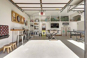 Modern Home in Napa Area w/ Hot Tub & Game Room!