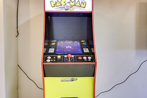 Modern Home in Napa Area w/ Hot Tub & Game Room!