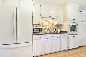 Modern Home in Napa Area w/ Hot Tub & Game Room!