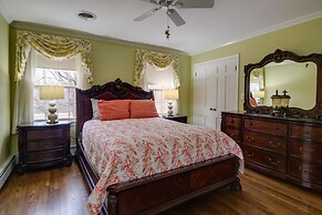 Nature Getaway w/ On-site Trails, 17 Mi to DC!