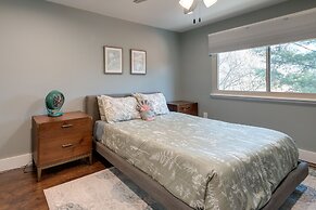 Modern North Potomac Home w/ Furnished Deck!