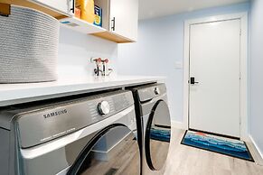 Modern North Potomac Home w/ Furnished Deck!