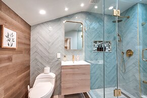 Modern North Potomac Home w/ Furnished Deck!