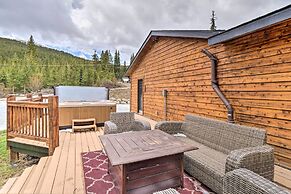 1 Mi to Quandary Trail: Idyllic Breckenridge Cabin