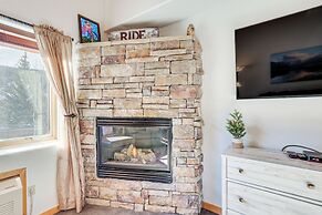 Walk to Lifts: Studio w/ Hot Tub in Keystone!