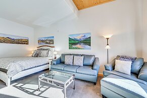 Walk to Lifts: Studio w/ Hot Tub in Keystone!