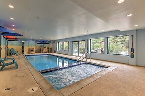 Walk to Lifts: Studio w/ Hot Tub in Keystone!