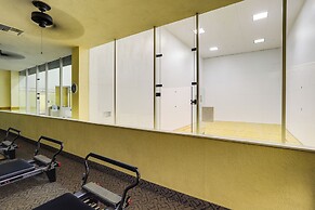 Lake, Mtn & Golf Views: Palm Desert Getaway