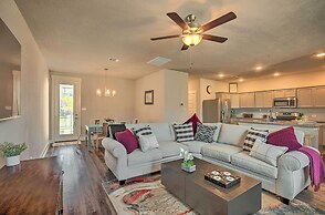 College Station Townhome w/ Furnished Patio!