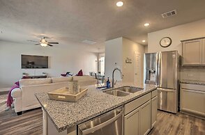 College Station Townhome w/ Furnished Patio!