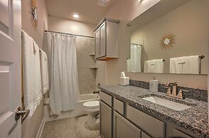 College Station Townhome w/ Furnished Patio!