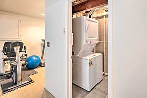 Luxe Garden-level Apartment w/ Sauna & Gym!
