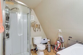 Sunny Muddy Moose Cabin w/ Fire Pit & Mtn Views!