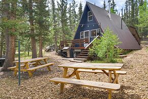 Sunny Muddy Moose Cabin w/ Fire Pit & Mtn Views!