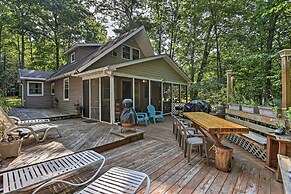 1 Mi to Lake Wallenpaupack: Pocono Mountain Home!