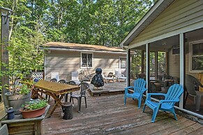1 Mi to Lake Wallenpaupack: Pocono Mountain Home!