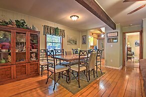 1 Mi to Lake Wallenpaupack: Pocono Mountain Home!