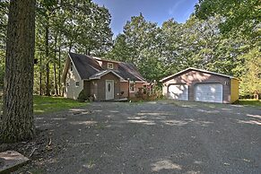 1 Mi to Lake Wallenpaupack: Pocono Mountain Home!