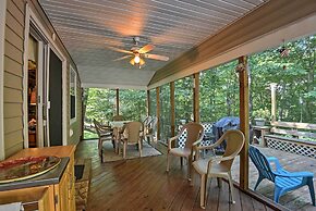 1 Mi to Lake Wallenpaupack: Pocono Mountain Home!