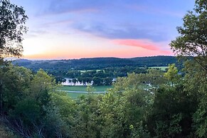 Secluded Flippin Home < 2 Mi to White River!