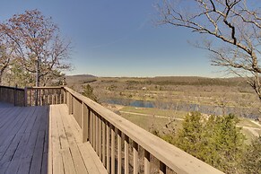 Secluded Flippin Home < 2 Mi to White River!