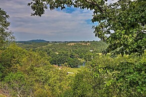 Secluded Flippin Home < 2 Mi to White River!