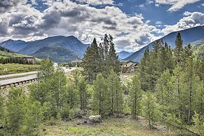 Walk to Lifts: Condo w/ Mtn Views in Keystone!