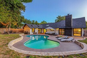 Luxury Austin Home w/ Game Room & Fire Pit!