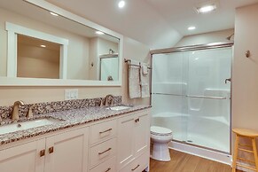 Cozy Solar-powered Loft: Walk to Lake Champlain!