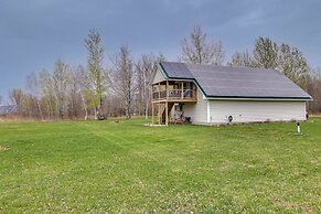 Cozy Solar-powered Loft: Walk to Lake Champlain!