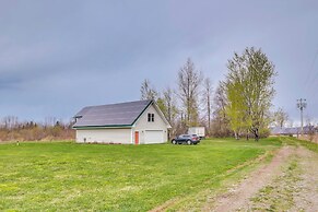 Cozy Solar-powered Loft: Walk to Lake Champlain!