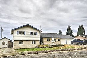 Vancouver Home w/ Hot Tub < 15 Mi to Portland!