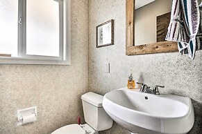 Vancouver Home w/ Hot Tub < 15 Mi to Portland!