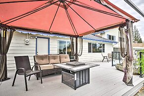 Vancouver Home w/ Hot Tub < 15 Mi to Portland!