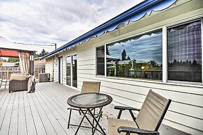 Vancouver Home w/ Hot Tub < 15 Mi to Portland!