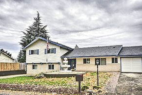 Vancouver Home w/ Hot Tub < 15 Mi to Portland!