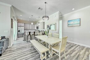 Beautiful Getaway ~ 4 Miles to Venice Beach!