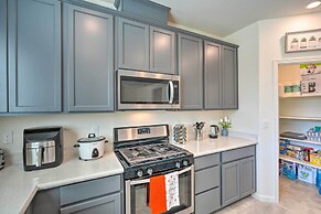 Sacramento Retreat w/ Yard ~ 13 Mi to Dtwn!