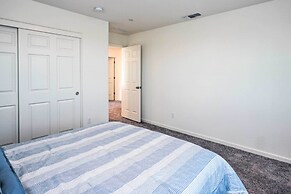 Sacramento Retreat w/ Yard ~ 13 Mi to Dtwn!