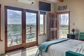 Dreamy Santa Fe Hideaway w/ Mountain Views!