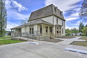 Historic, Victorian Villa w/ Park On-site