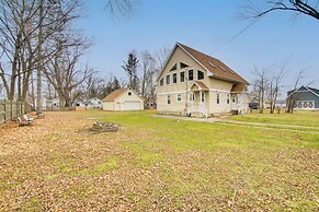 Twin Lakes Home - Walk to Lake Elizabeth!