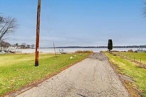 Twin Lakes Home - Walk to Lake Elizabeth!