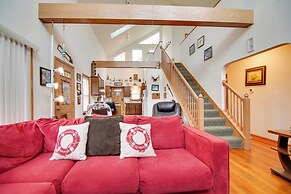 Twin Lakes Home - Walk to Lake Elizabeth!