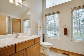 Twin Lakes Home - Walk to Lake Elizabeth!